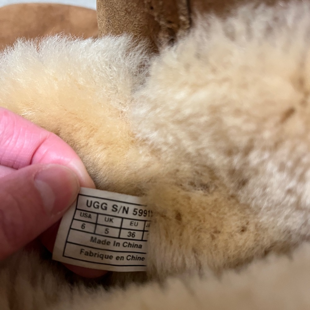 Ugg Button Bailey - image 5